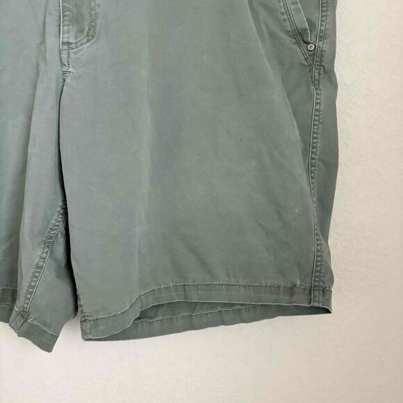 SwissTech Mens Shorts Solid Green Outdoor Hiking Cotton Size 44 Belt Loops - Picture 4 of 10